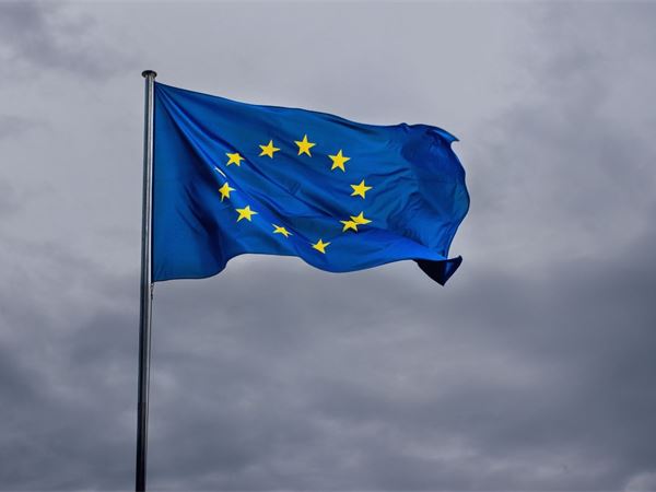 Brussels knows how to end smoking, but chooses not to
