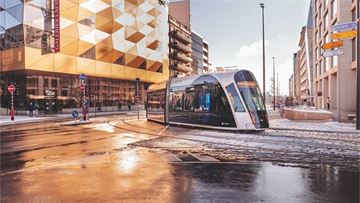 Head-to-head: Yes, public transport should be free