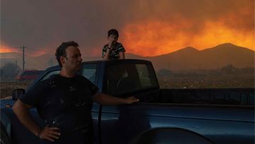 Hot temperatures, few safeguards: wildfires could rekindle in Greece