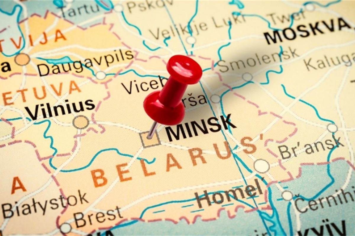 Baltkrievija pārmet migrantiem ieroču ieročošanu par ES robežu pārkāpumiem