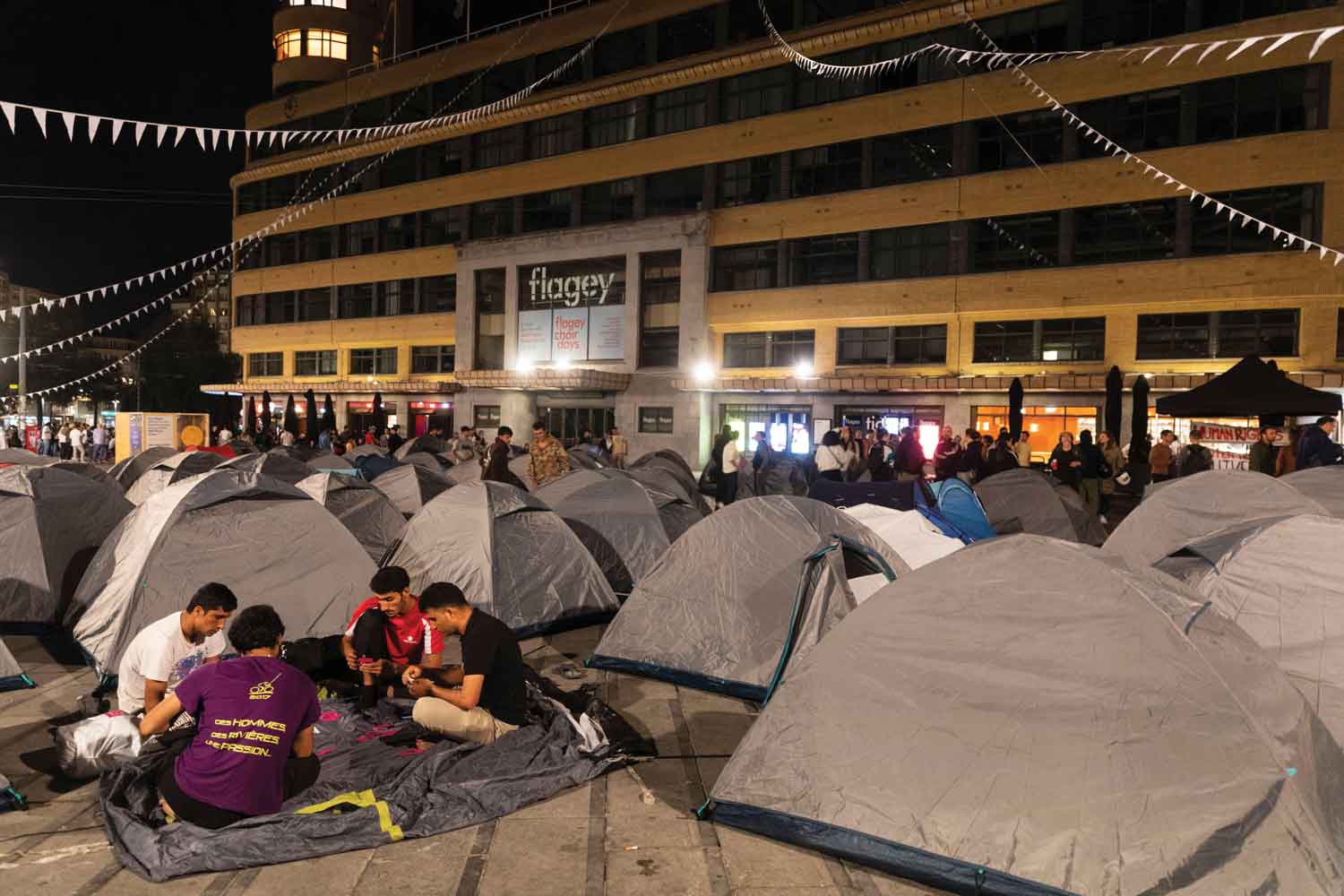 tent protest Place Flagey