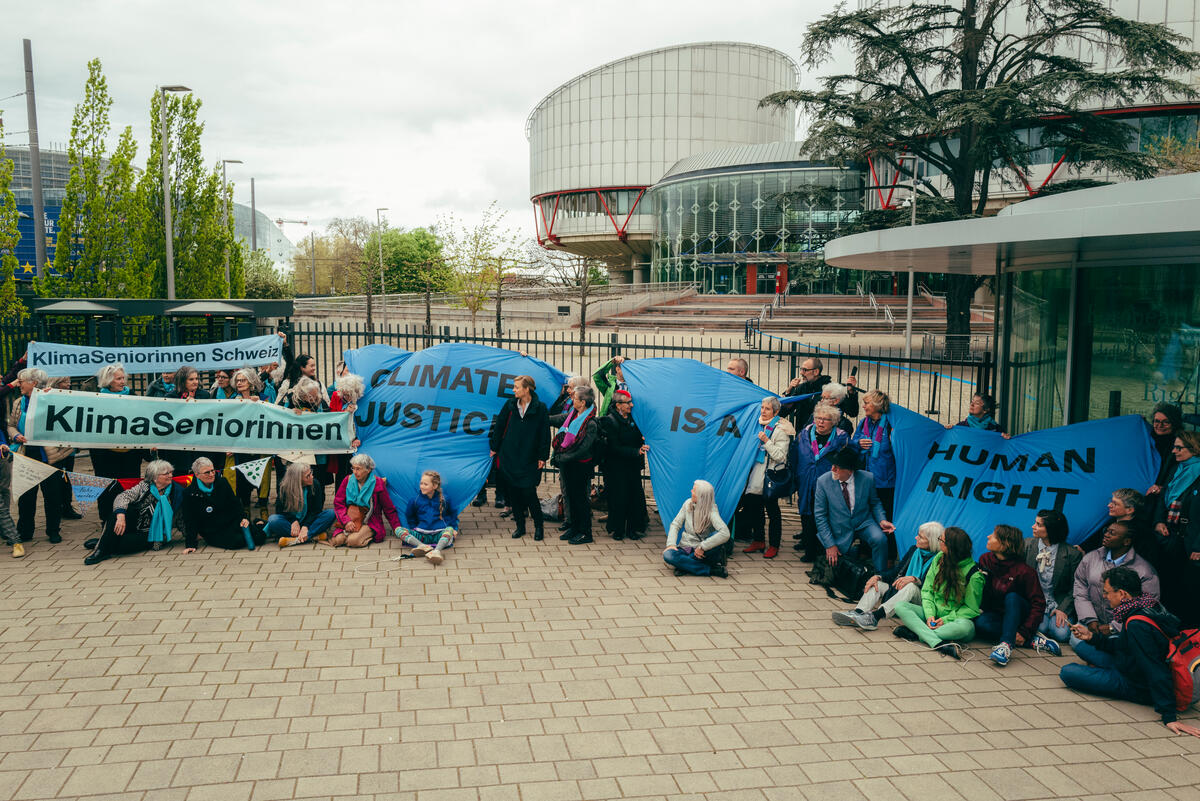 Klimaseniorinnen in front of the ECTHR