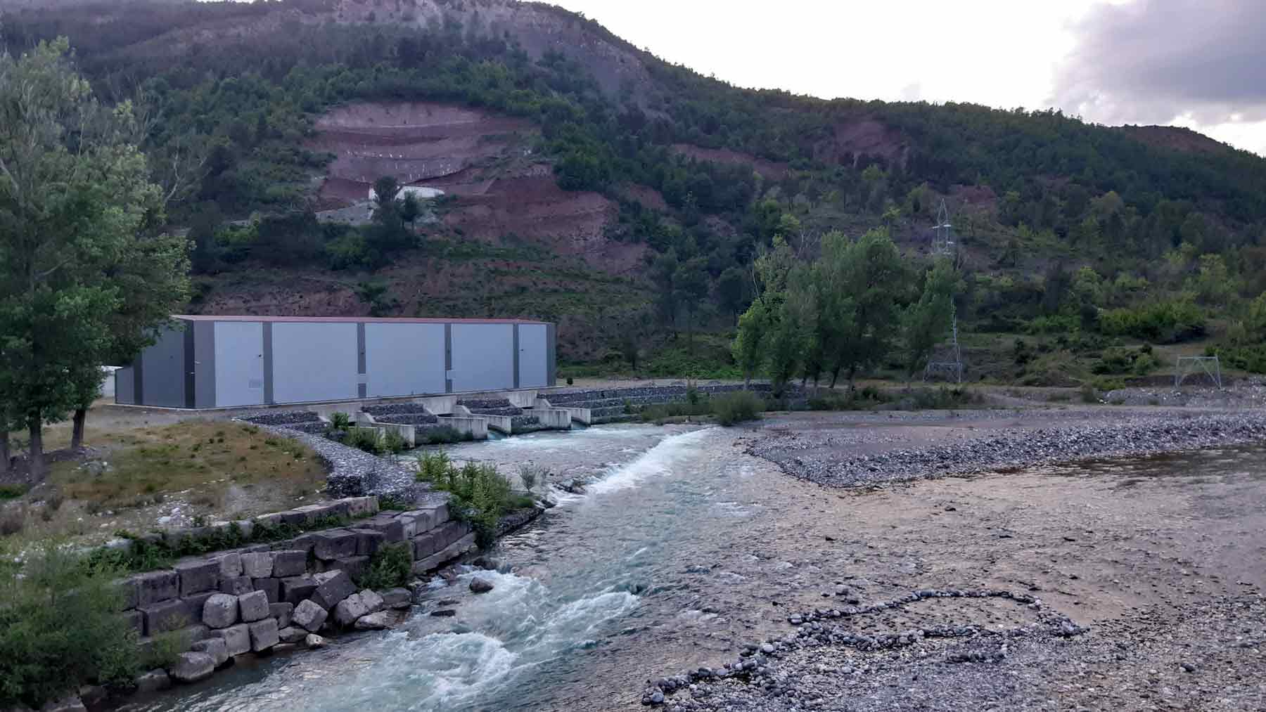 The-dam-interrupts-the-flow-of-the-river